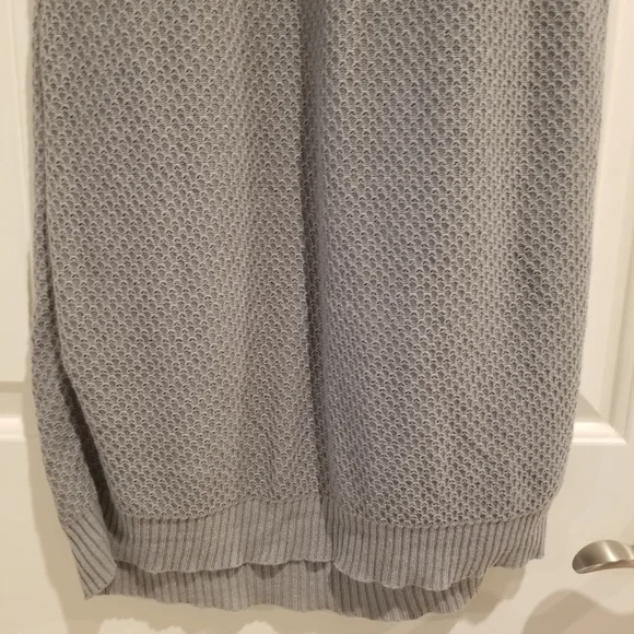 Gray Dress with Lace at Top - Picture 4 of 4